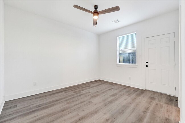 Building Photo - 3210 Frying Pan Pl