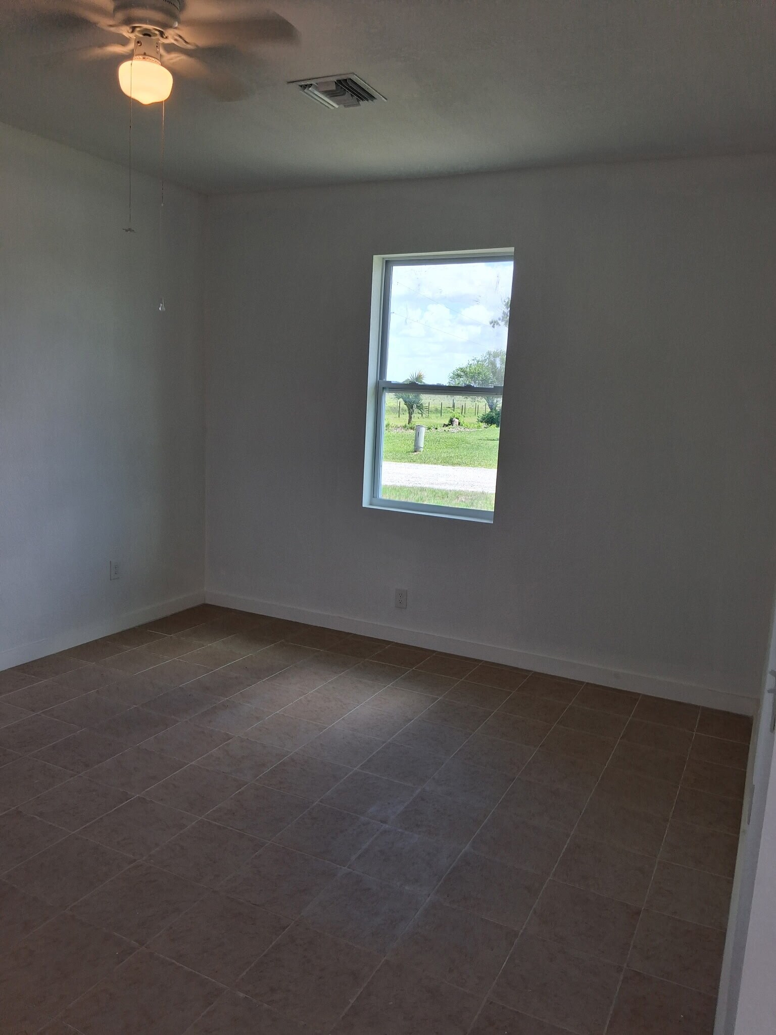 Building Photo - 4965 SE 42nd St