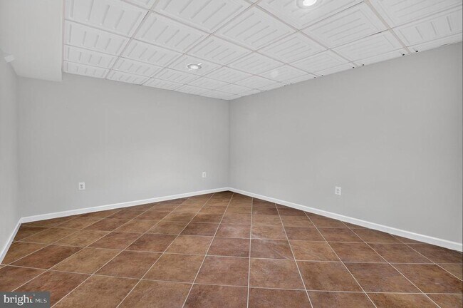 Building Photo - 9612 Annlee Terrace
