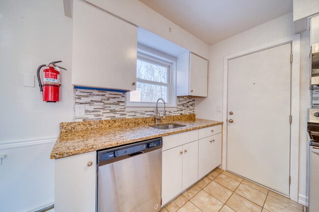 Building Photo - 12 Rolling Ridge Rd