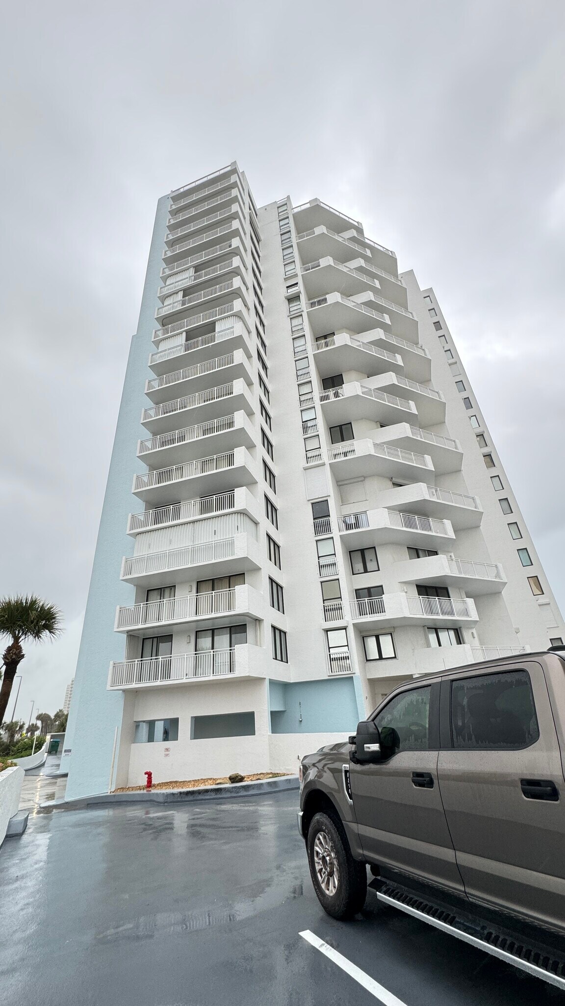 Building Photo - 3047 S Atlantic