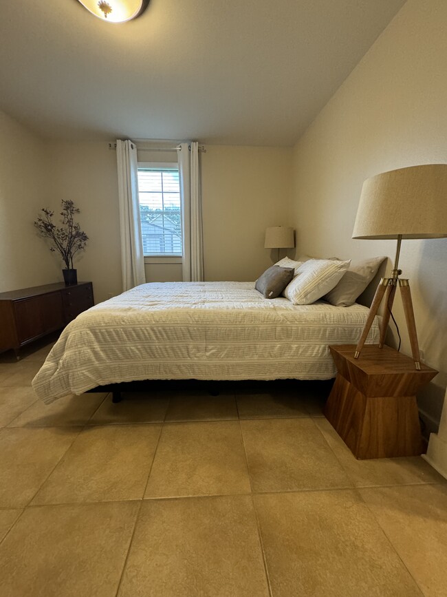 Building Photo - 107 Melvyn Dr