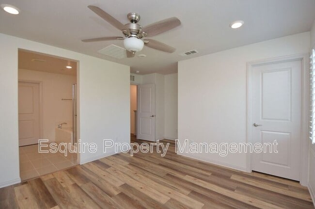 Building Photo - 370 Serra St