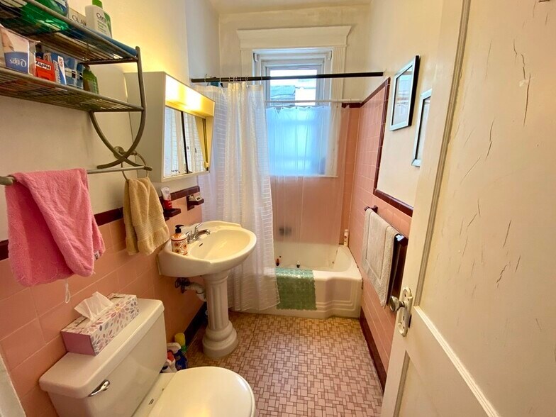 Building Photo - 16 Parkman St