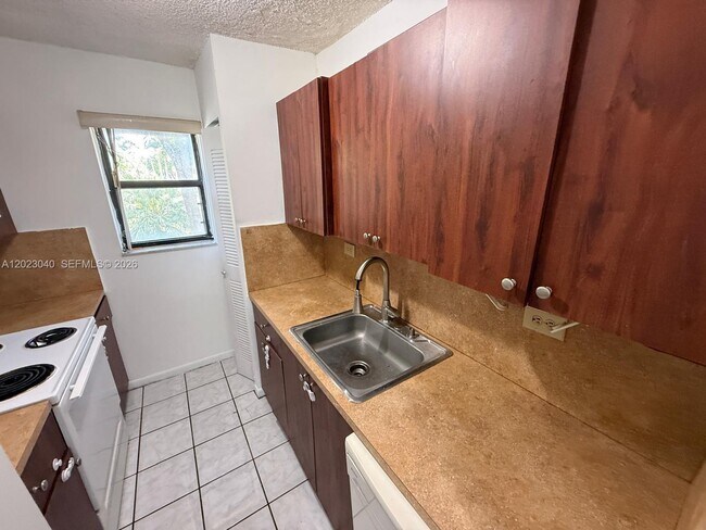 Building Photo - 6975 NW 179th St