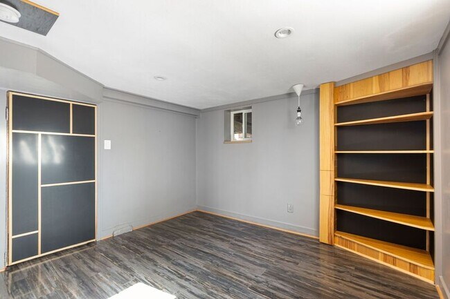 Building Photo - 1617 NE Couch St