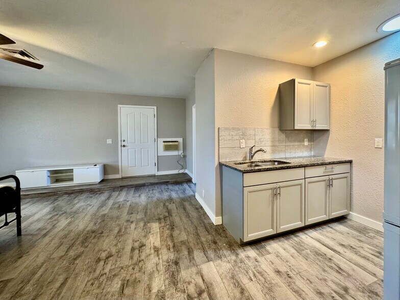 Building Photo - 3767 Kicking Horse Dr