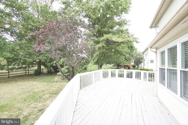 Building Photo - 113 N Stone Ridge Dr