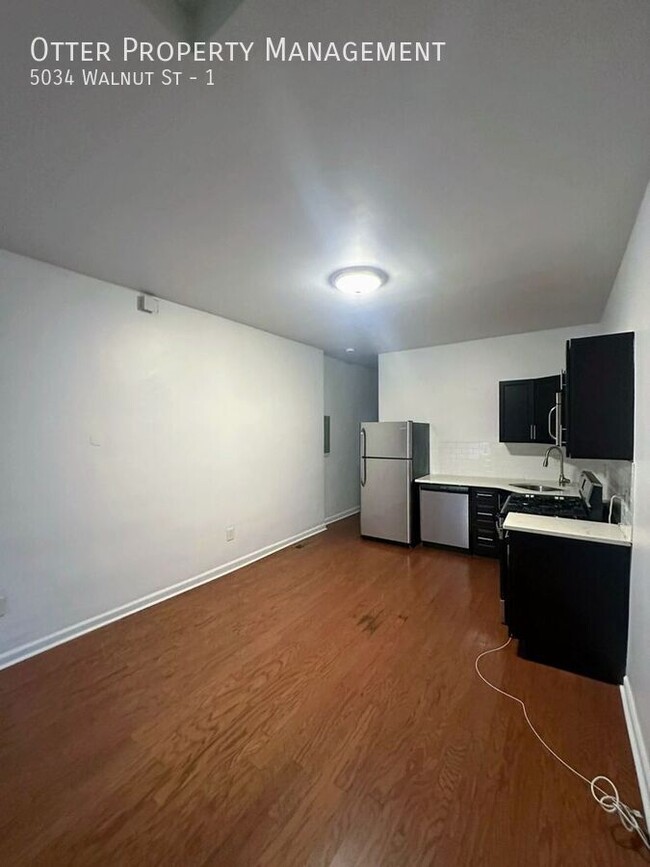 Building Photo - Charming 2BR/1BA with In-Unit Washer/Dryer...