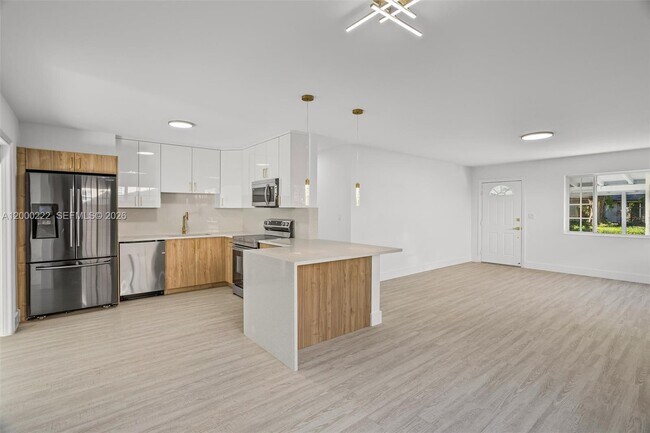 Building Photo - 6825 SW 12th St