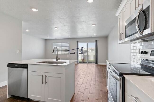 Building Photo - Charming South Weber Townhome Available!