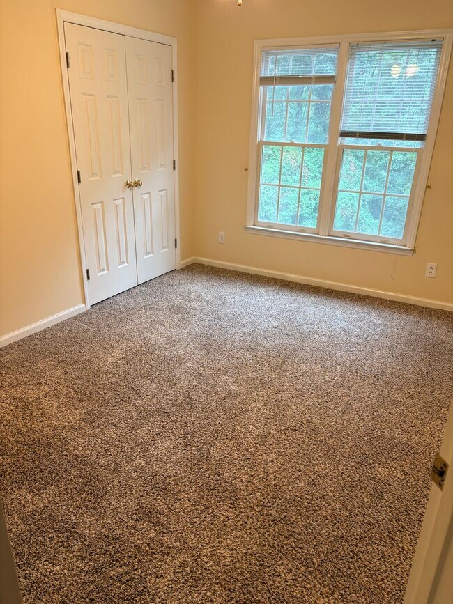 Building Photo - 4911 Brompton Ln