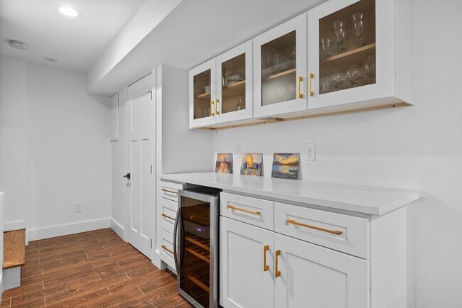 Building Photo - 38 Chester St