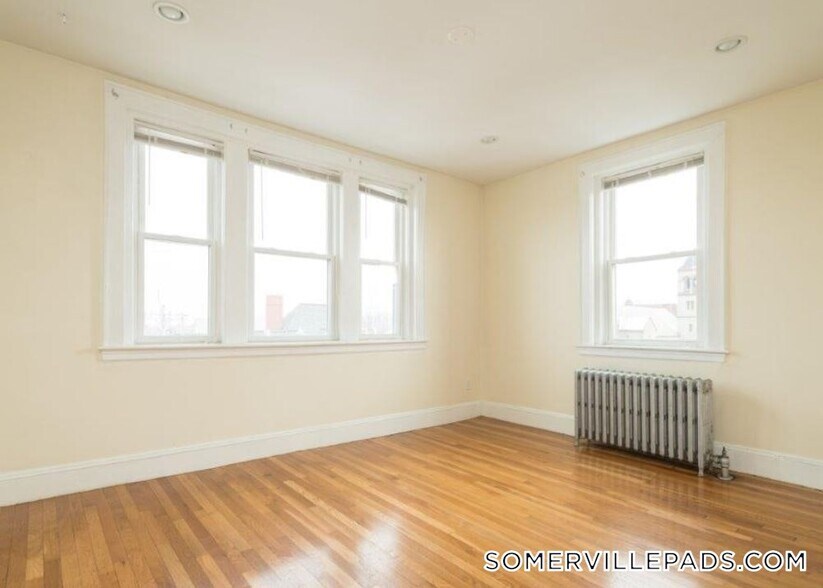 Building Photo - 136 Highland Ave