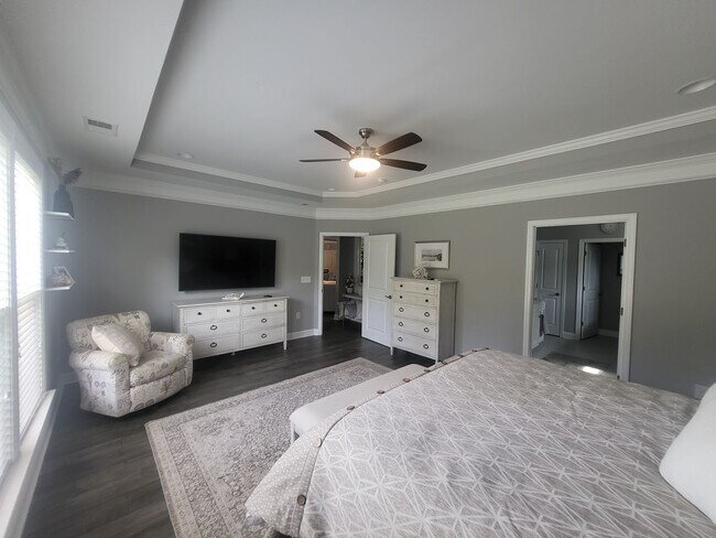 Building Photo - REDUCED!  5 bedroom/4 bath house in Berkshire Forest