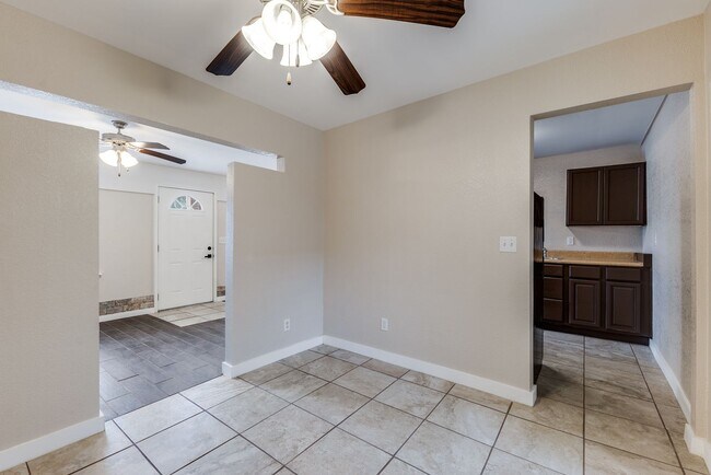 Building Photo - MONTICELLO PARK STUDIO APARTMENT