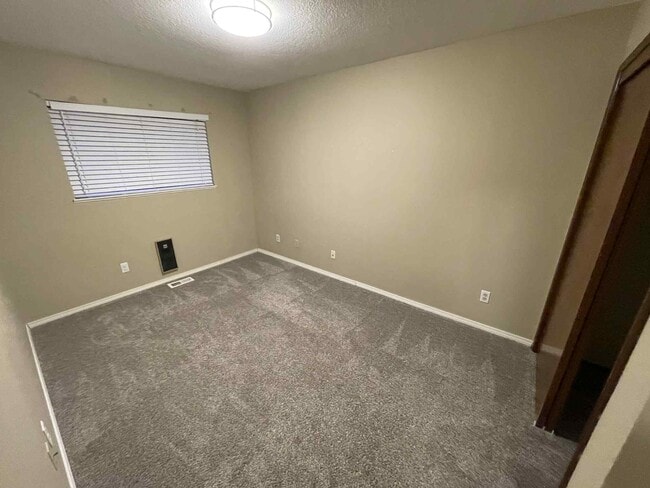 Building Photo - 10536 SW 43rd Ave