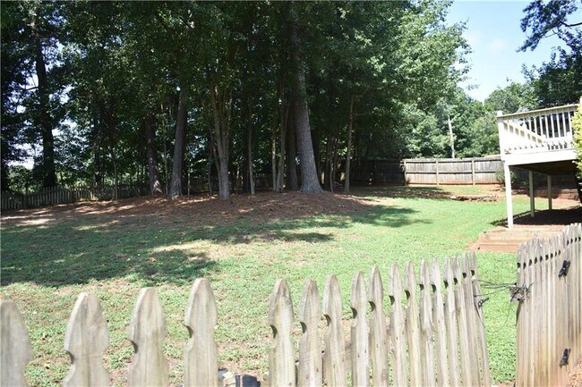 Building Photo - 2811 Pine Cone Ln