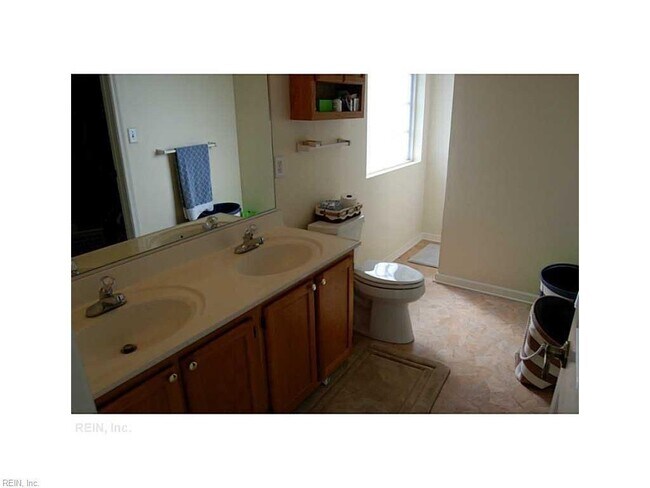 Building Photo - LAKE FRONT CONDO