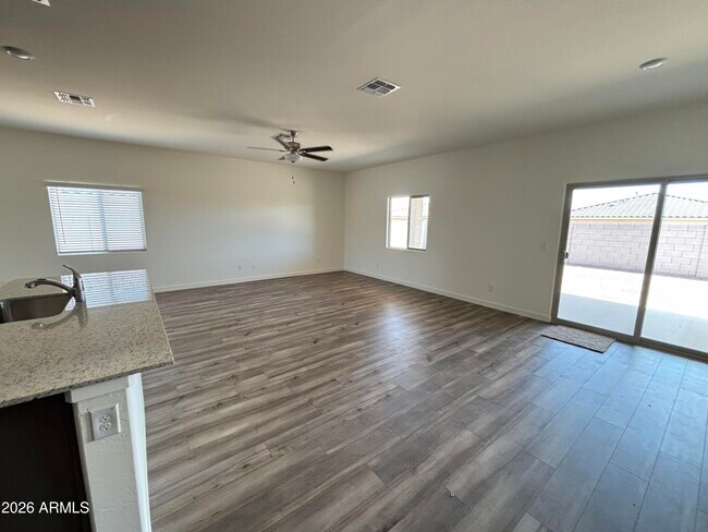 Building Photo - 675 N Crowned Dove Trail