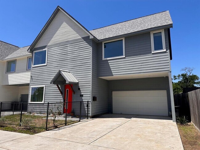 Building Photo - 713 James St