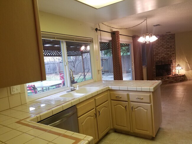 Building Photo - 2650 Bloomfield Ct