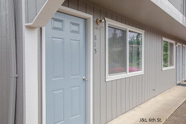 Primary Photo - Corvallis Triplex
