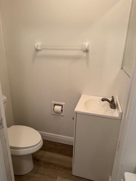 Building Photo - 2009 Oleander Blvd