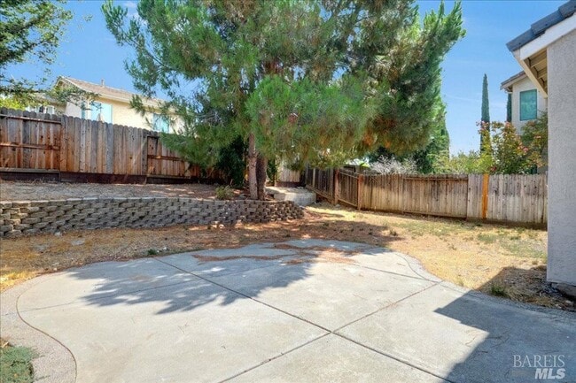 Building Photo - Architectural delight! Shows like a model! 4 bedrooms, 2 full baths.