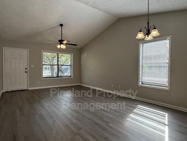 Building Photo - 187 Aloha Dr