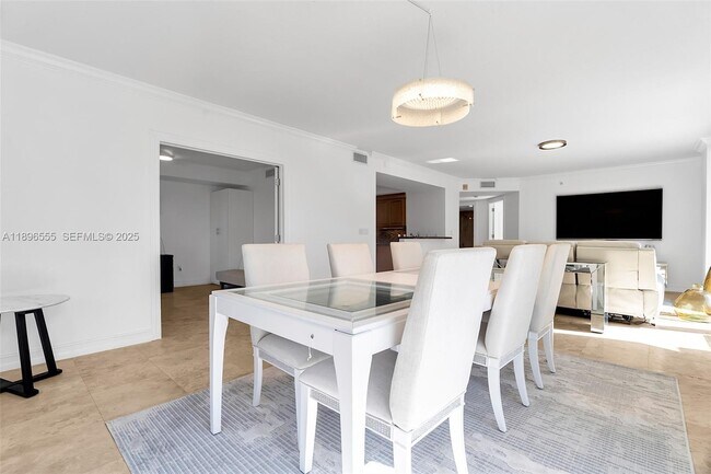 Building Photo - 9 NE 20th Ave