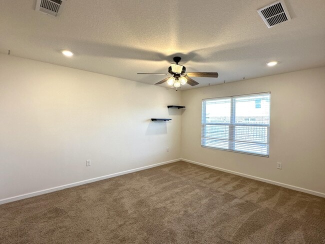 Building Photo - 1046 Limpkin St