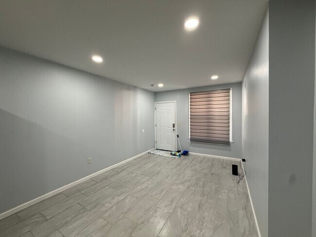Building Photo - 32 S 53rd St