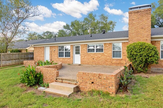 Building Photo - Completely Remodeled Four Bedroom