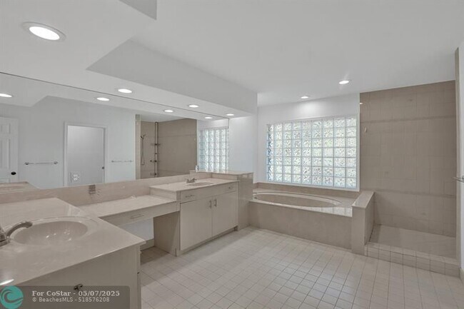 Building Photo - 2622 NW 49th St