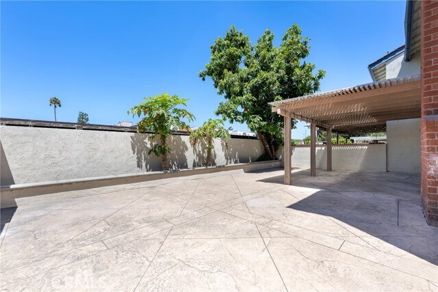 Building Photo - 207 Los Padres Ln