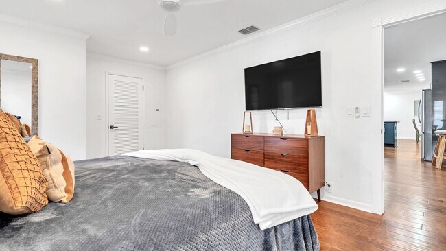 Building Photo - Luxurious FURNISHED 4BR/3BA Pool Home with...