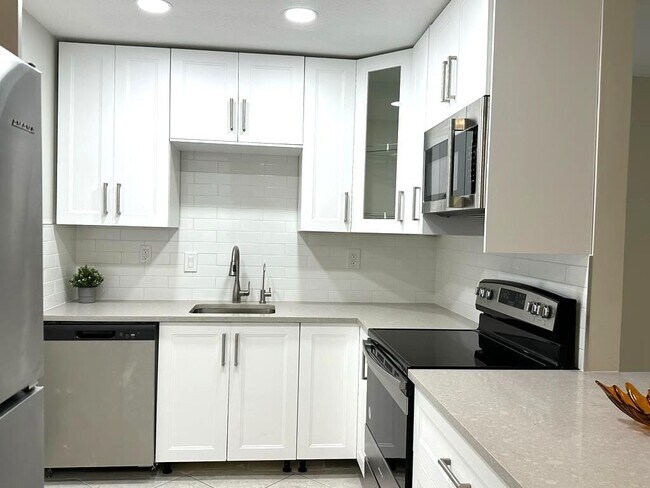 Building Photo - 185 Burgandy Way