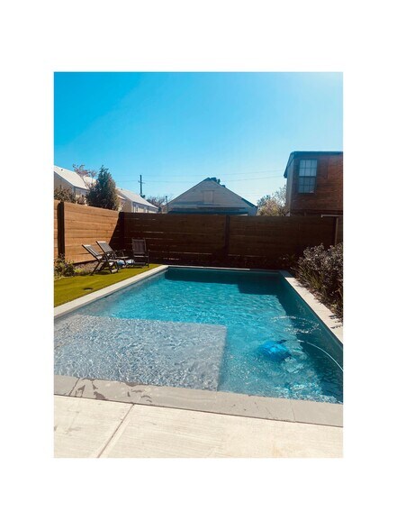 Building Photo - 3404 Dauphine St