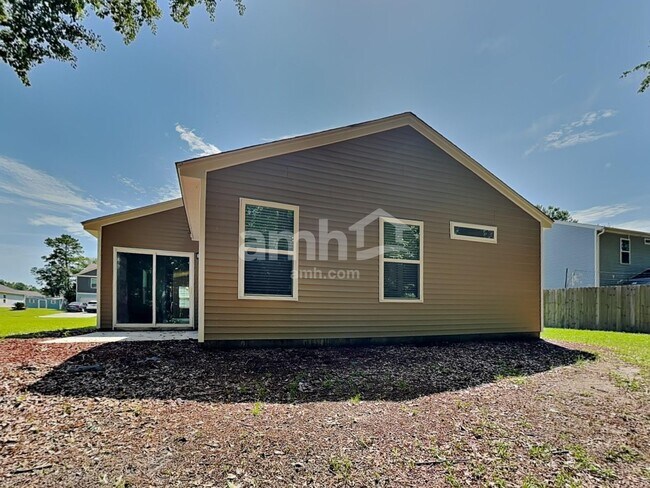 Building Photo - 43 Blackberry Cir