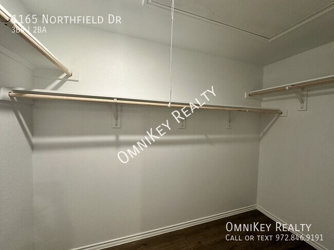 Building Photo - 1165 Northfield Dr