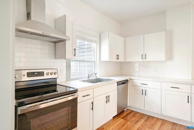 Building Photo - 2580 Nydrie Dr