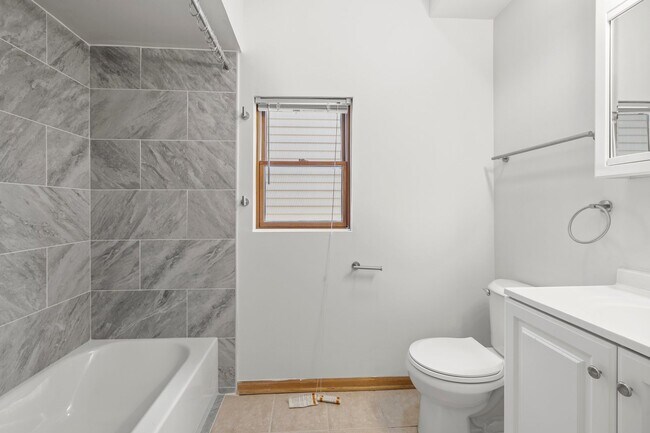 Building Photo - 613 W 43rd Pl
