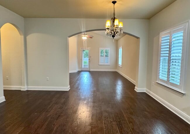 Building Photo - 256 Cocobolo Dr