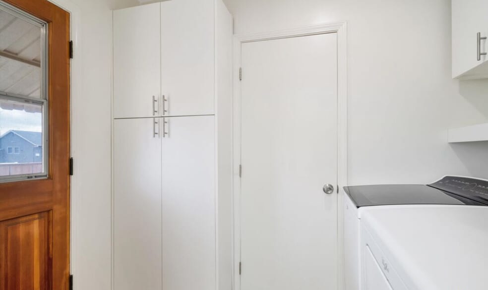 Building Photo - 10100 Sophia Ave