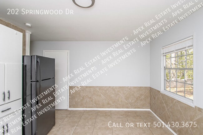 Building Photo - 202 Springwood Dr