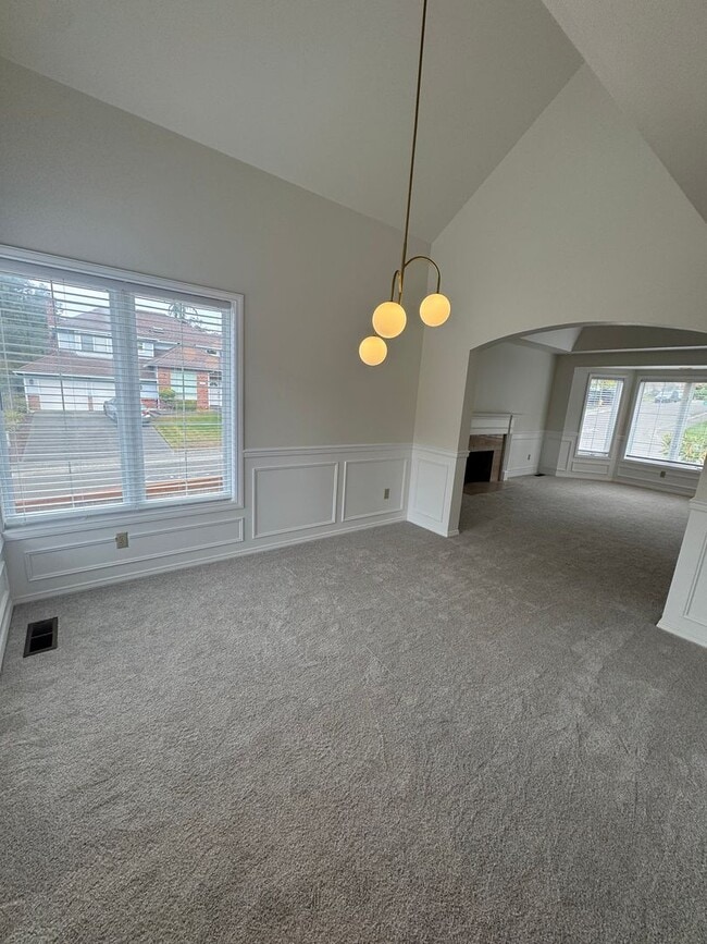 Building Photo - Gorgeous 3 Bedroom • 2.5 Bath Home Recentl...