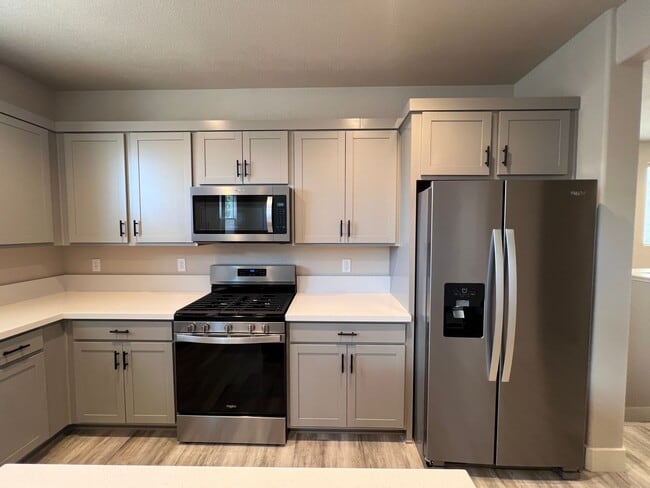 Building Photo - MUST SEE! 2/2.5/2 Townhome in Gardnerville