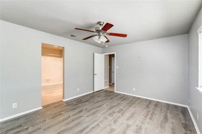 Building Photo - 816 Russet Valley Dr