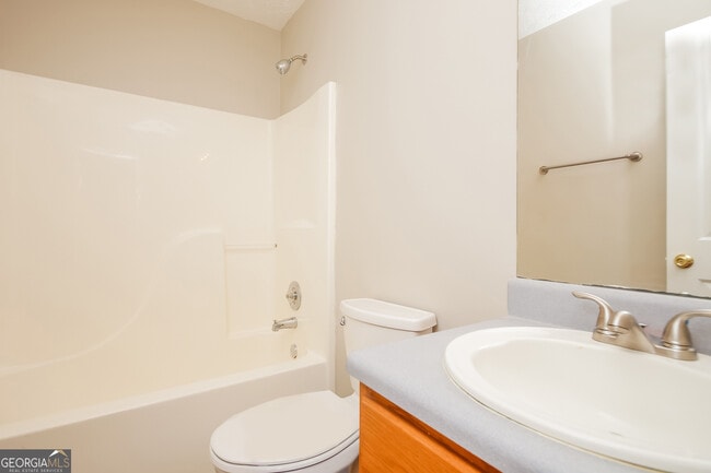 Building Photo - 221 Beechwood Ln